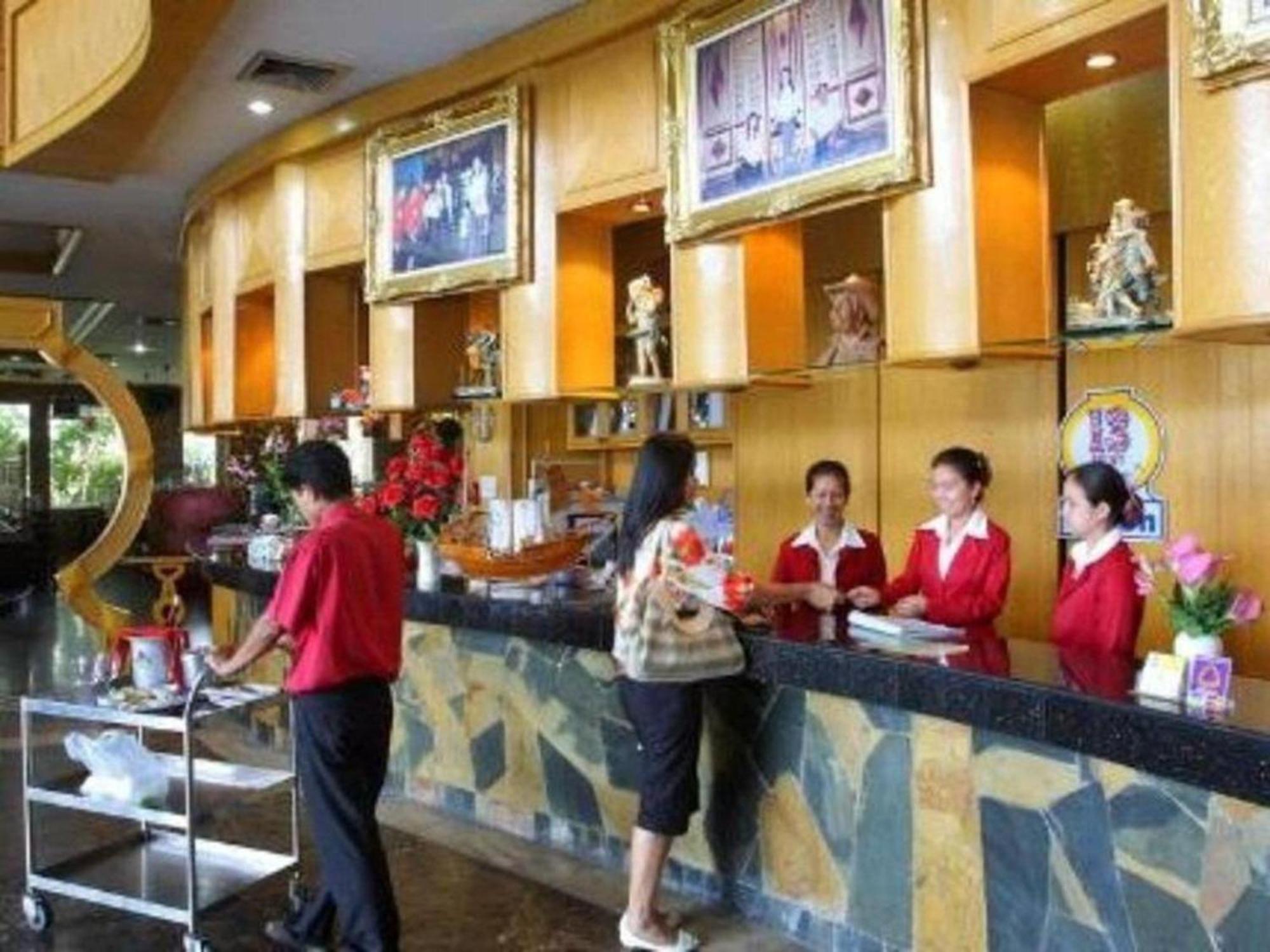 Oyo 75466 -13 Coins Bang Yai Hotel Nonthaburi Exterior foto