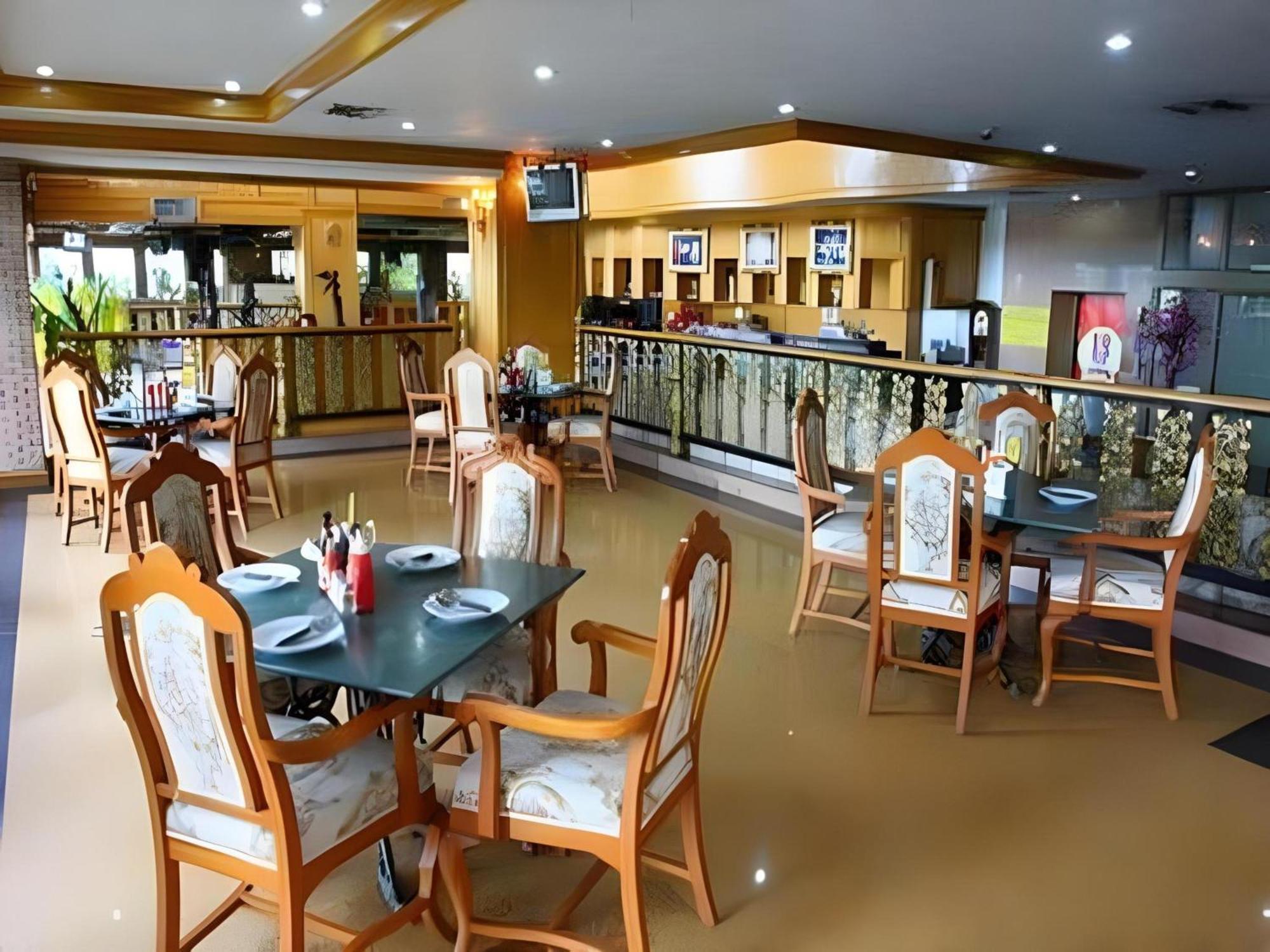 Oyo 75466 -13 Coins Bang Yai Hotel Nonthaburi Exterior foto