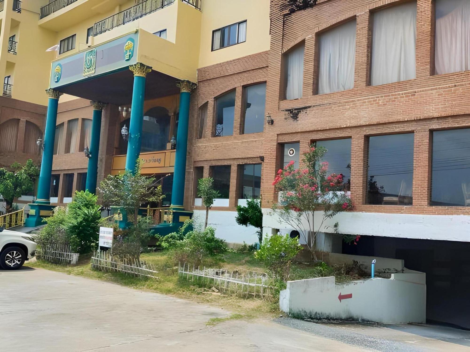 Oyo 75466 -13 Coins Bang Yai Hotel Nonthaburi Exterior foto